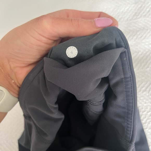 Lululemon - Wunder Under Size 4 - Picture 2 of 2